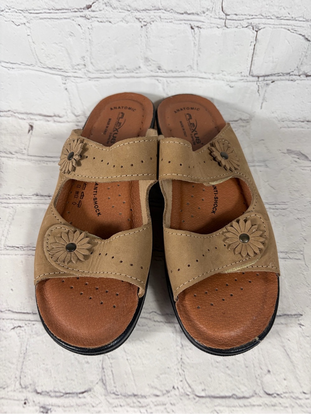 Flexus by Spring Step Faithful Sandals Beige Leather Flower Slide Shoes 38 7.5 8